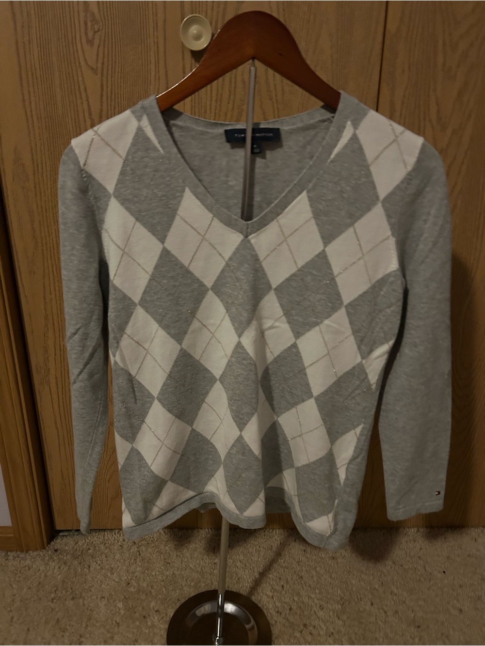 Tommy Hilfiger Light Gray & White Argyle V-Neck Sweater with Gold Stitching